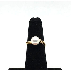 14K Yellow Gold Women's Pearl Ring  Size 5